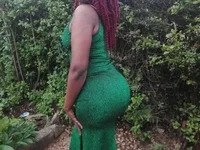 AfricanCurves22 live cam preview