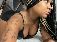 Milan_ebony live cam preview