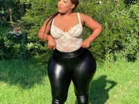GiantBootyMilf cam preview