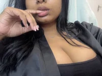 Layla cam preview