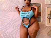AddictiveMassiveBooty live cam preview