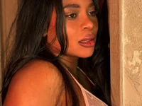 Alianaxlover_ live cam preview