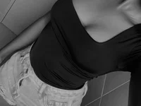 Ellaknox_ cam preview