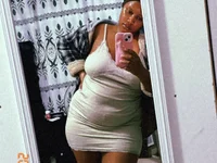 Mimi Curves live cam preview