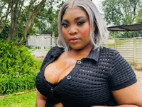 BeverlyQueen15 live cam preview